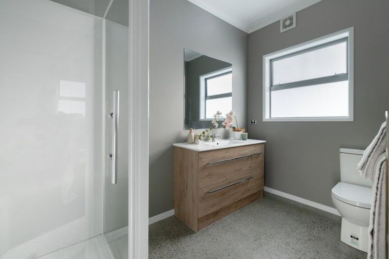 Photo of property in 111 Oteki Park Drive, Welcome Bay, Tauranga, 3112