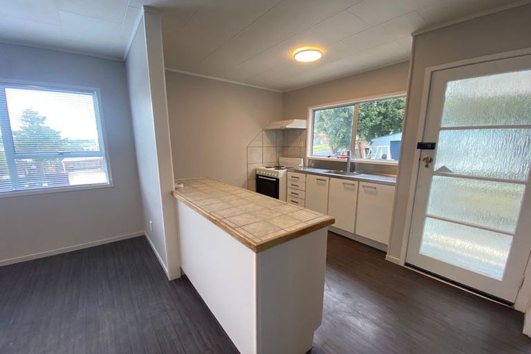 Photo of property in 14 Landow Place, Henderson, Auckland, 0612