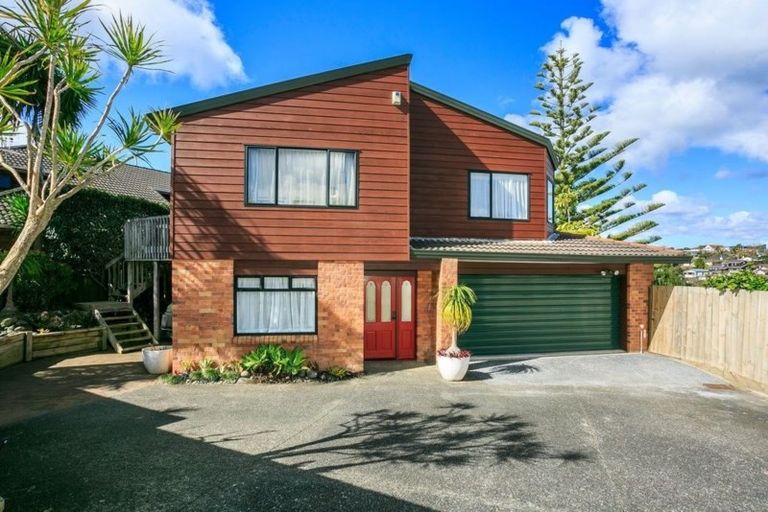 Photo of property in 2/10 Kiteroa Terrace, Rothesay Bay, Auckland, 0630