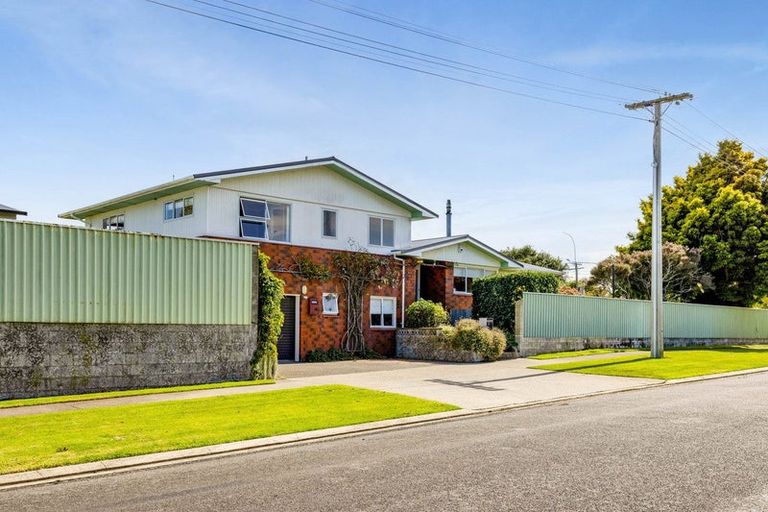 Photo of property in 27 Cameron Street, Hawera, 4610