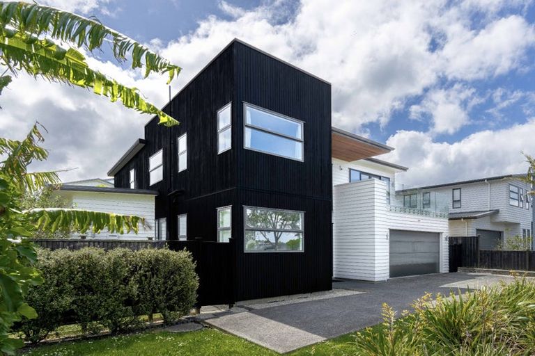 Photo of property in 9 Caldera Drive, Long Bay, Auckland, 0630