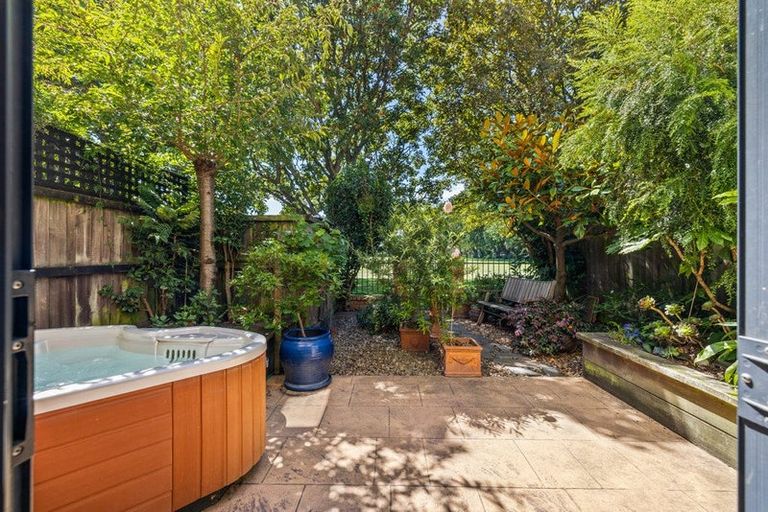 Photo of property in 13c Devon Street, Sydenham, Christchurch, 8023