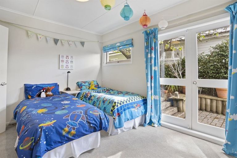 Photo of property in 1/5 Colmar Road, Mellons Bay, Auckland, 2014