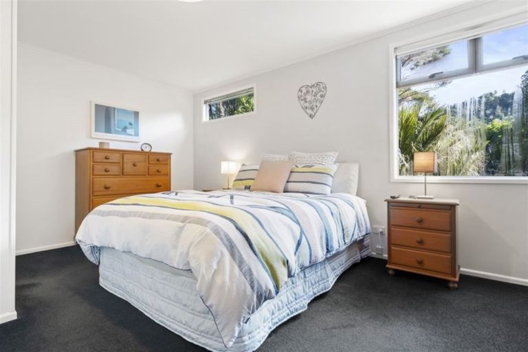 Photo of property in 15 York Road, Titirangi, Auckland, 0604
