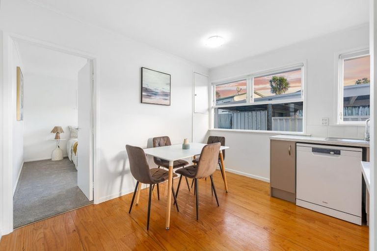 Photo of property in 19 Thornlow Street, Glendene, Auckland, 0602