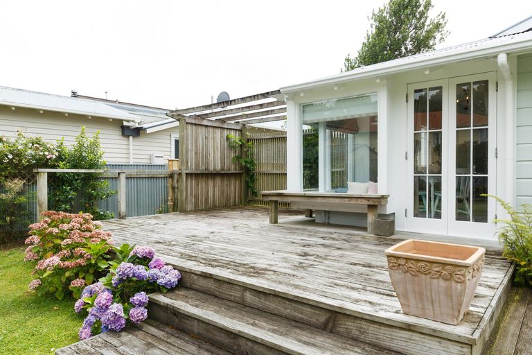 Photo of property in 12 Moerangi Street, West End, Palmerston North, 4410