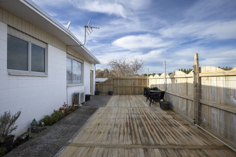 Photo of property in 6 Fairview Place, Westown, New Plymouth, 4310