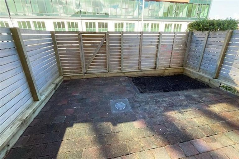 Photo of property in 8a/30 Westward Ho, Glen Eden, Auckland, 0602