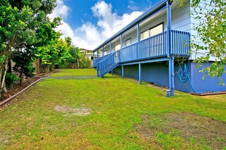 Photo of property in 106 Unsworth Drive, Unsworth Heights, Auckland, 0632