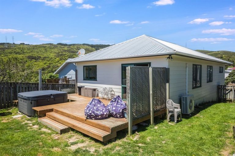 Photo of property in 6 Tobago Crescent, Grenada North, Wellington, 5028