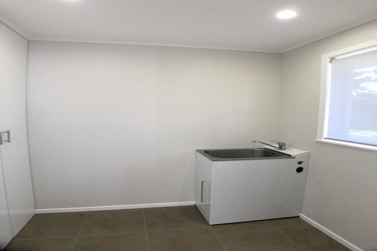 Photo of property in 1/20 Lucinda Place, Glen Eden, Auckland, 0602