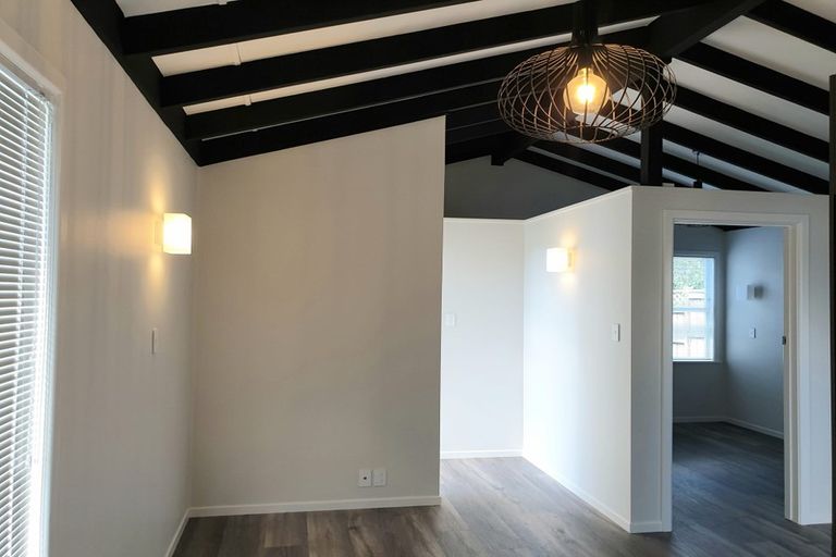 Photo of property in 1/21 Tiri Tiri Road, Birkdale, Auckland, 0626