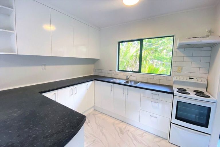 Photo of property in 15 Woodcote Drive, Glenfield, Auckland, 0629