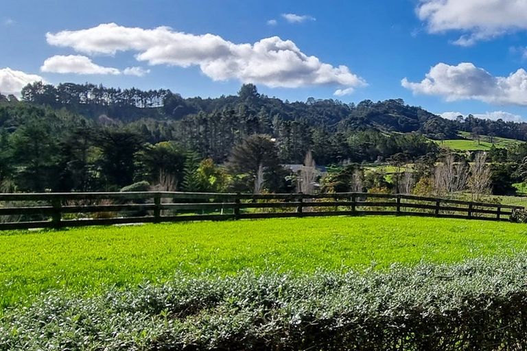 Photo of property in 384 Pine Valley Road, Dairy Flat, Silverdale, 0992