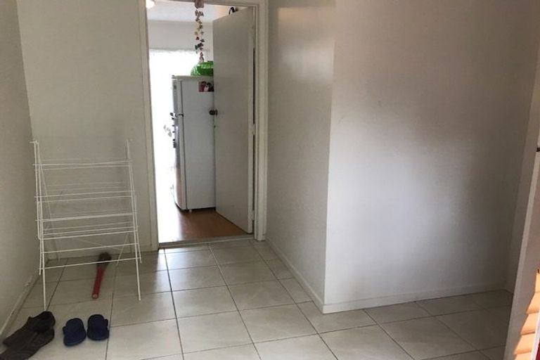 Photo of property in 1/23 Woodcote Drive, Glenfield, Auckland, 0629