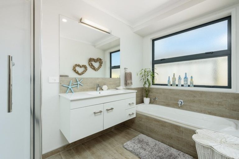 Photo of property in 14 Materawaho Way, Pyes Pa, Tauranga, 3112