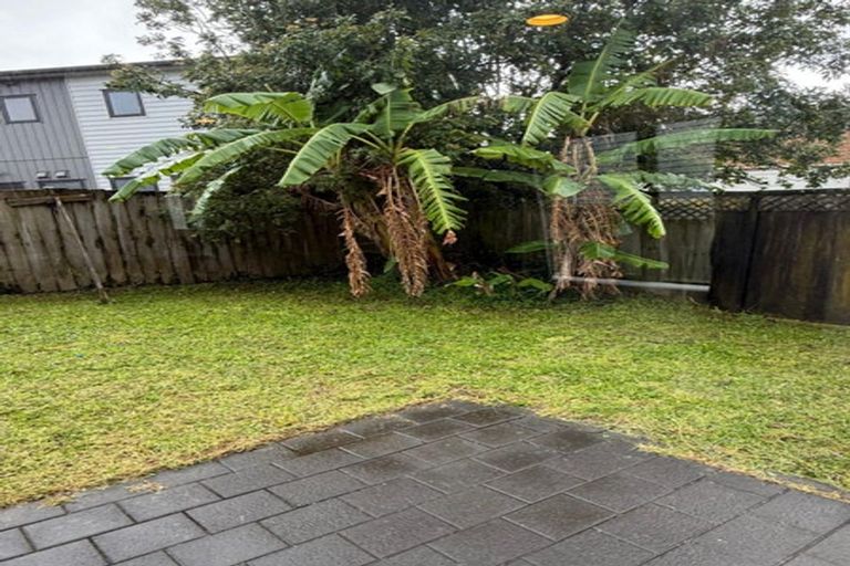 Photo of property in 12/36 West Coast Road, Glen Eden, Auckland, 0602