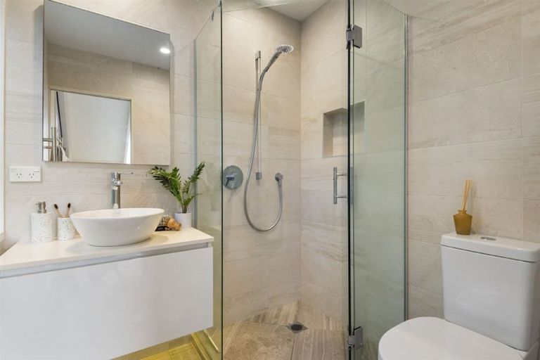 Photo of property in 29 Eastcliffe Road, Castor Bay, Auckland, 0620