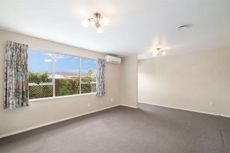 Photo of property in 2/35 Oldwood Street, Bishopdale, Christchurch, 8053