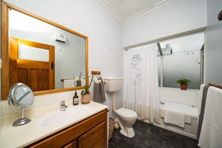 Photo of property in 20 Cameron Street, New Plymouth, 4310