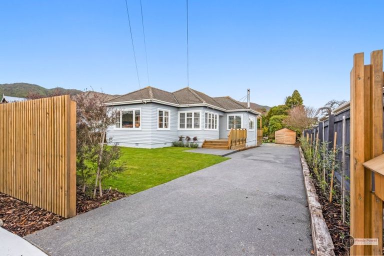 Photo of property in 40 Porutu Street, Fairfield, Lower Hutt, 5011