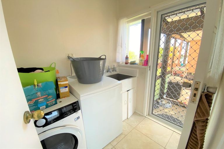 Photo of property in 49 Tupaki Place, Pakuranga Heights, Auckland, 2010