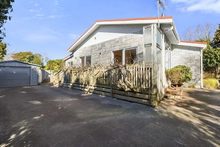 Photo of property in 1 Queens Road, Glen Avon, New Plymouth, 4312