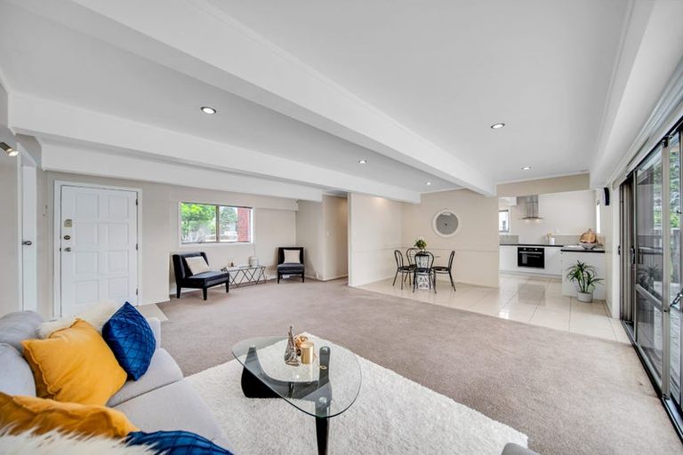 Photo of property in 12 Ronald Place, Manurewa, Auckland, 2102