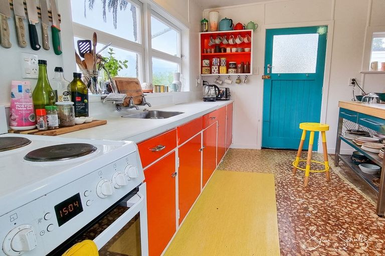 Photo of property in 10 Franklin Road, Paparoa, 0571