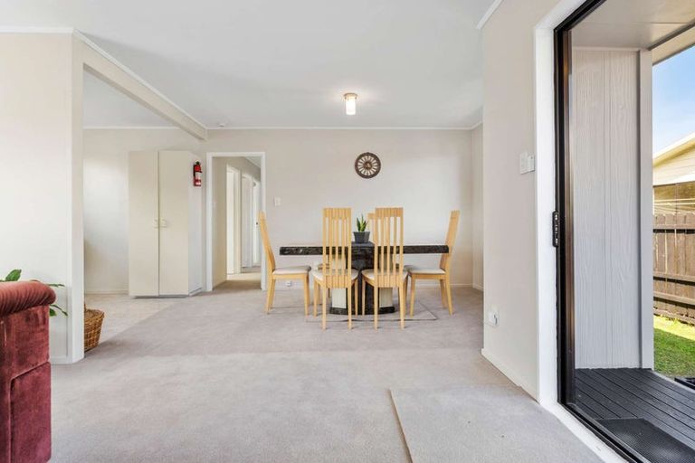 Photo of property in 2/26 Karepo Crescent, Ranui, Auckland, 0612