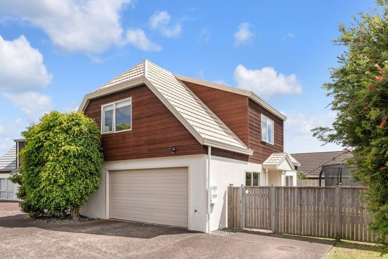 Photo of property in 1/96 Frank Nobilo Drive, Golflands, Auckland, 2013