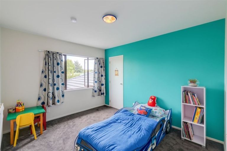 Photo of property in 77 Dunedin Street, Redwood, Christchurch, 8051