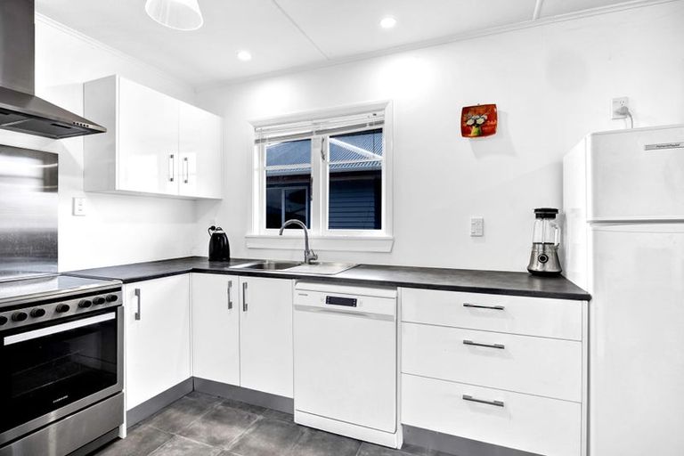 Photo of property in 60 Egmont Street, Hawera, 4610