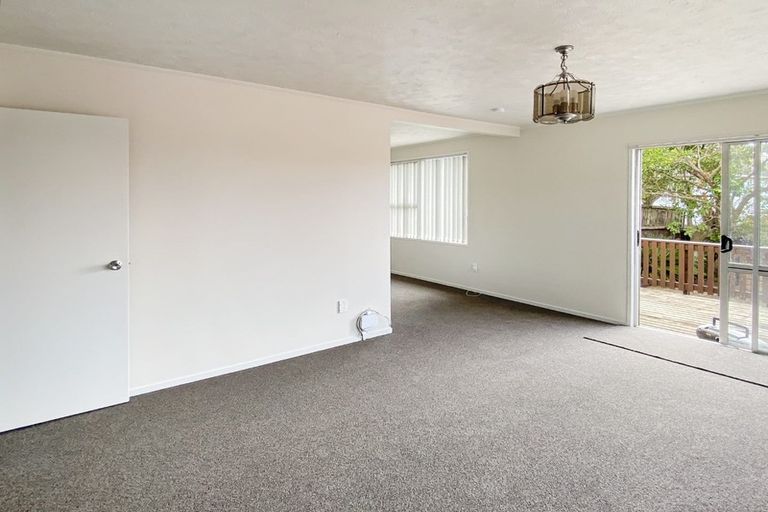 Photo of property in 15 Pisces Road, Glen Eden, Auckland, 0602