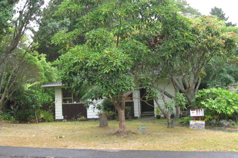 Photo of property in 35 Lavery Place, Sunnynook, Auckland, 0632