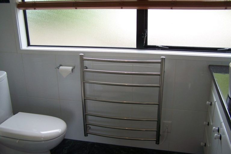 Photo of property in 2/4 Currell Way, Somerville, Auckland, 2014