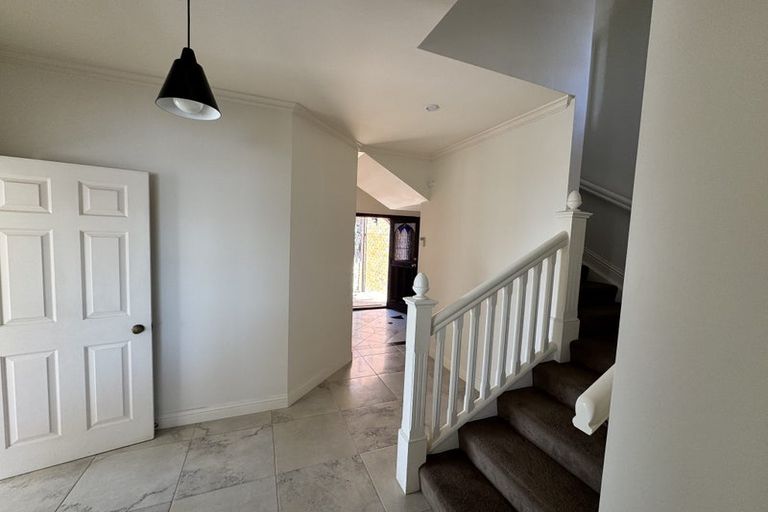 Photo of property in 14 Roslyn Road, Bluff Hill, Napier, 4110