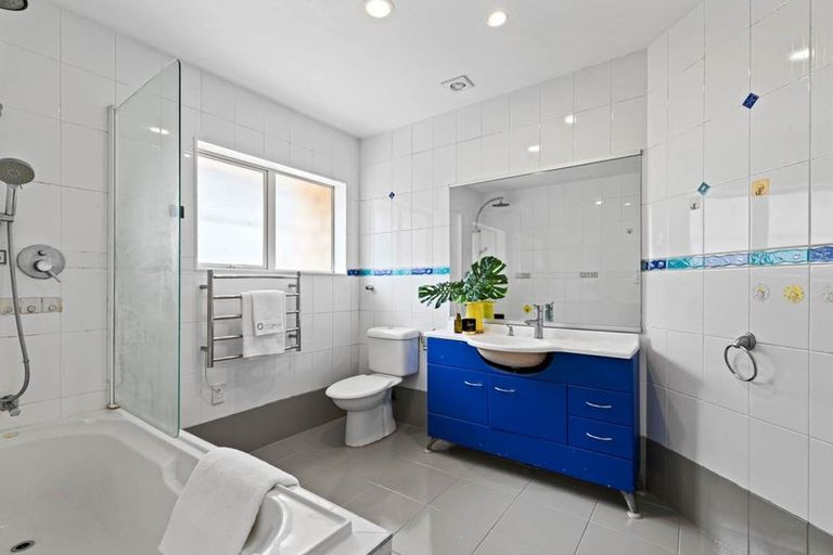 Photo of property in 14 Kinleith Way, Albany, Auckland, 0632