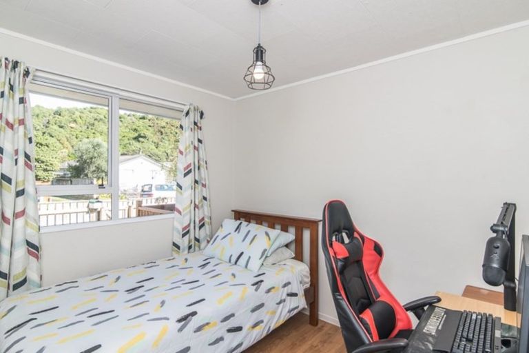 Photo of property in 32 Hookway Grove, Paraparaumu, 5032
