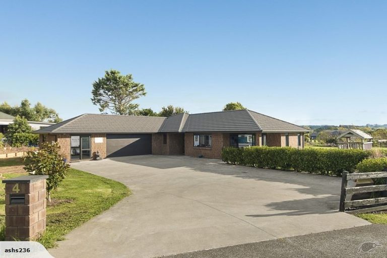 Photo of property in 4 Armstrong Way, Waiuku, 2123