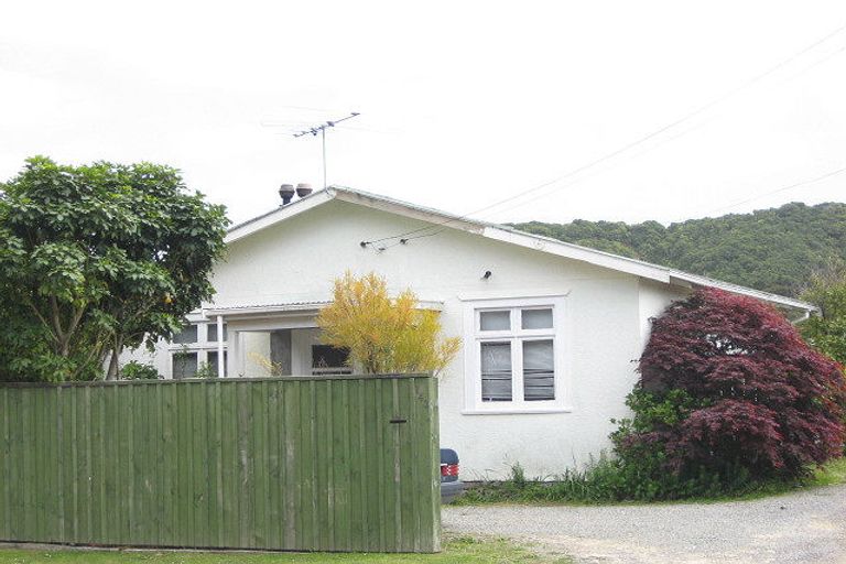 Photo of property in 143 Waikawa Road, Picton, 7220