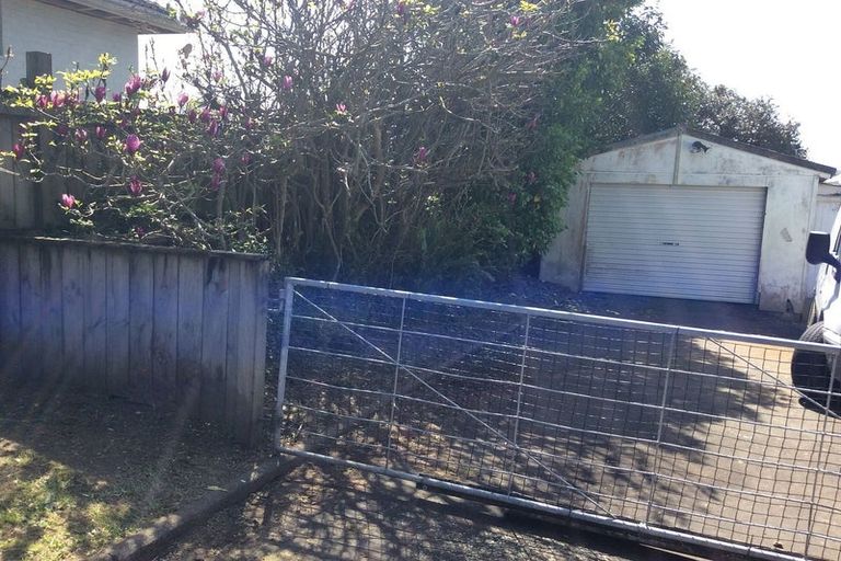 Photo of property in 10 Andrew Road, Howick, Auckland, 2010