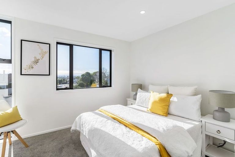 Photo of property in 19a Bradbury Road, Botany Downs, Auckland, 2010