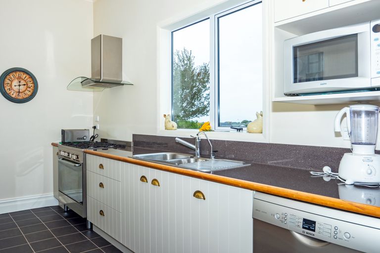 Photo of property in 290 Church Street, West End, Timaru, 7910