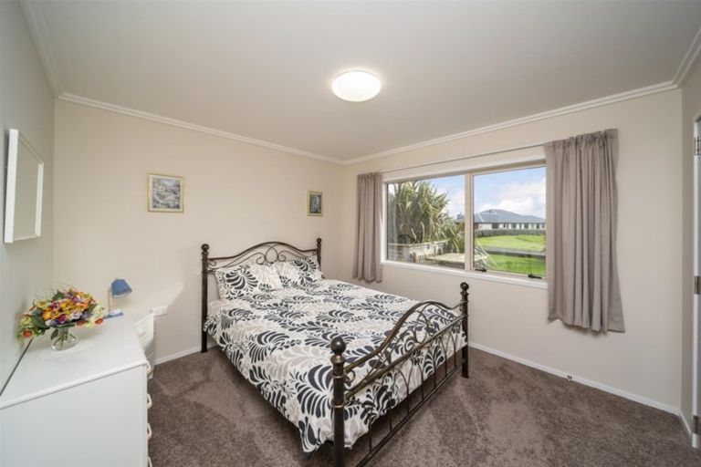 Photo of property in 8 Larlin Heights, Hawera, 4675