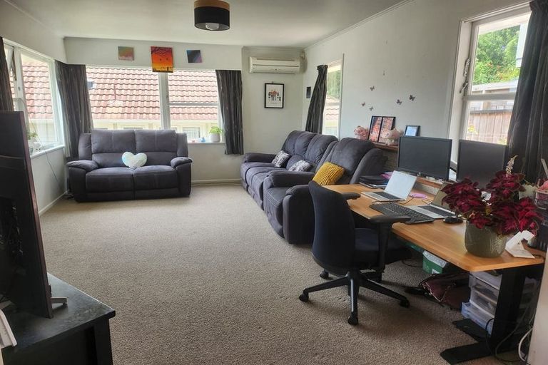 Photo of property in 72 Kenmore Street, Newlands, Wellington, 6037