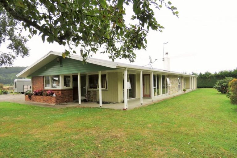 Photo of property in 194 Muhunoa Road East, Ohau, Levin, 5570