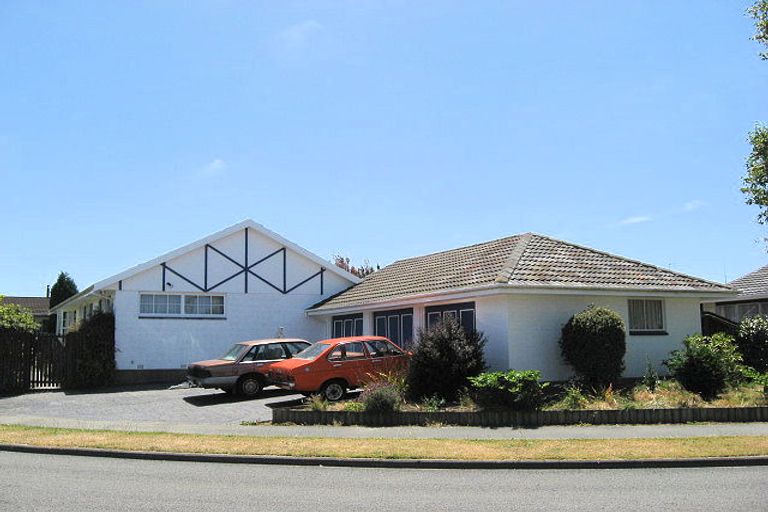 Photo of property in 12 Delaware Crescent, Russley, Christchurch, 8042
