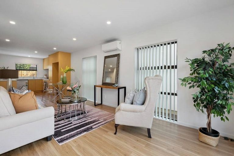 Photo of property in 26b Hutchinsons Road, Bucklands Beach, Auckland, 2014