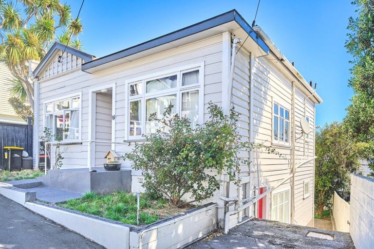 Photo of property in 60 Roxburgh Street, Mount Victoria, Wellington, 6011